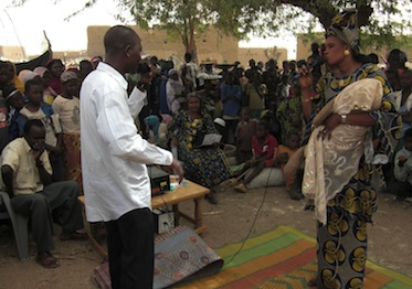 Hilsaktion prevention 373 Aufklarung auf dem Markt Niger